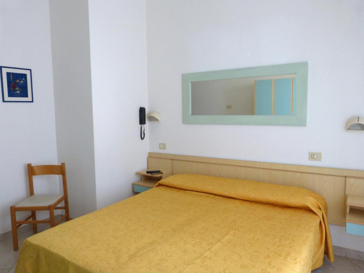 Hotel D'Annunzio Cattolica Exterior photo
